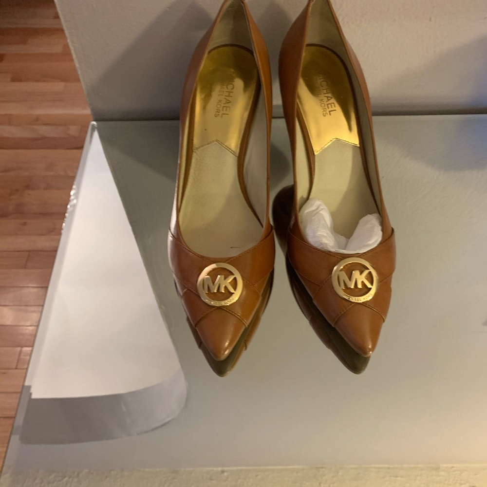 Michael Kors Tan Pumps